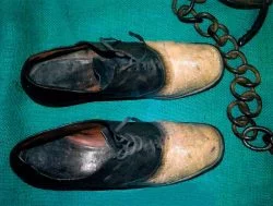 Los zapatos en los que terminó convertido Big Nose (George Parrott)