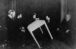 sesion-espiritismo-1900